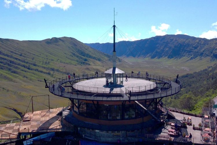 Kafe viral, Bromo Hillside dengan panorama 360 derajat.