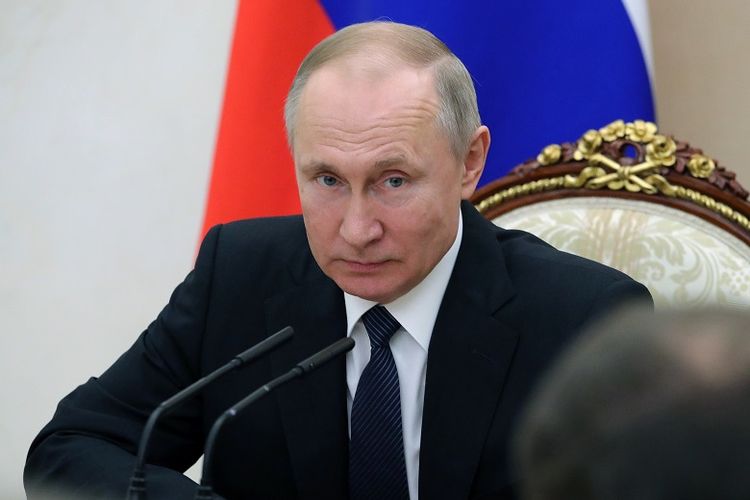Presiden Rusia Vladimir Putin memimpin rapat Dewan Keamanan di Moskow pada 20 Maret 2020.