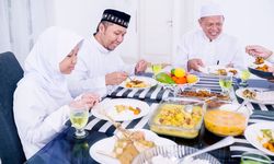 Rayakan Lebaran, Jaga Kesehatan dengan Tidak Makan Berlebihan