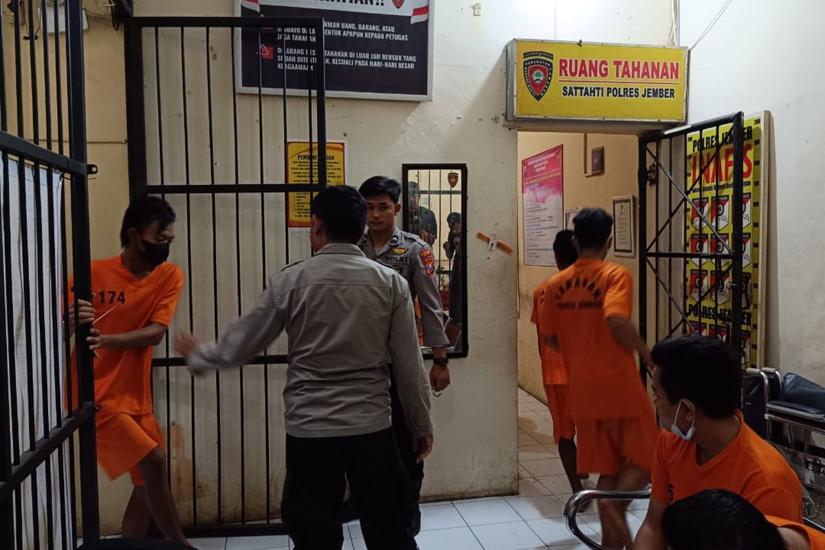 Tiga pelaku pembunuhan kakek di Jember ditangkap polisi pada Senin (29/1/2024) 