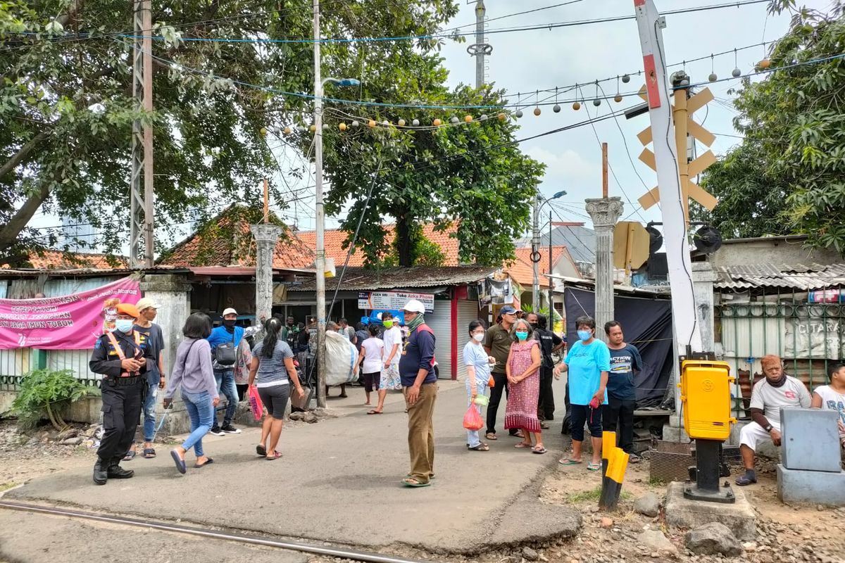 Lokasi rencana penutupan perlintasan jalan sebidang di Gunung Sahari Selatan, Kemayoran Jakarta Pusat. Senin, (10/1/2022).