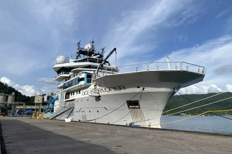 Kapal OceanX untuk meneliti pengelolaan perikanan di area Sumatera Barat.