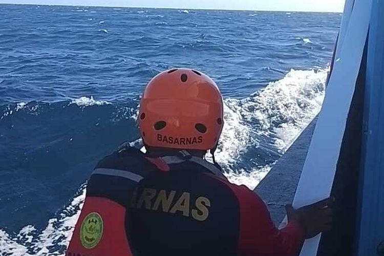 Hari Ketiga Pencarian 8 Penumpang Perahu Tenggelam di Maluku, Tim SAR Dihadang Cuaca Buruk
