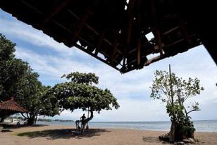 Suasana Pantai Lovina di Kabupaten Buleleng, Bali. Tempat wisata di kawasan Bali utara ini lebih banyak dikunjungi wisatawan asing daripada wisatawan domestik. 