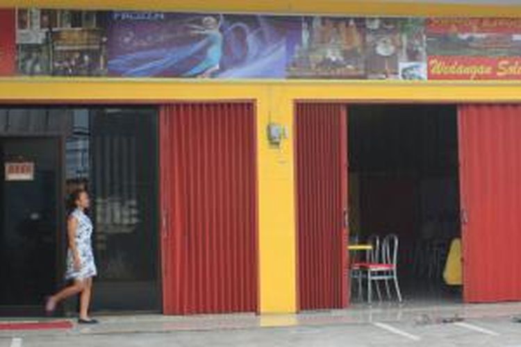 IX Cinema Cafe di Jalan Raya Bintara Nomor 8, Bekasi Barat, Kota Bekasi.