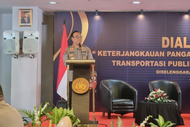 Kepala Divisi Humas Polri Irjen Dedi Prasetyo dalam agenda Dialog Publik bertajuk Keterjangkauan Pangan, Kesiapan Sarana dan Prasarana Transportasi Publik Jelang Mudik Lebaran 2023 di Hotel Grand Kemang, Jakarta, Selasa (28/3/2023).