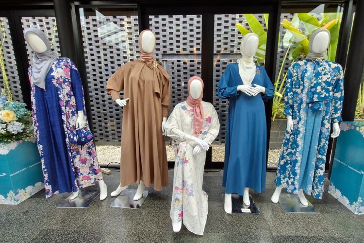 Koleksi kolaborasi RiaMiranda dan Garuda Indonesia ketika dipajang dalam peluncurannya di Jakarta Selatan, Rabu (7/2/2024).