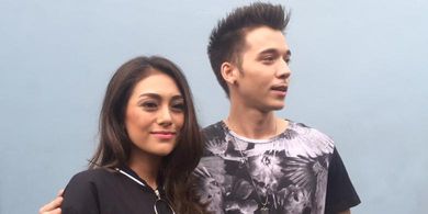 Celine Evangelista dan Stefan William diabadikan di studio TransTV, Mampang, Jakarta Selatan, Selasa (14/2/2017)