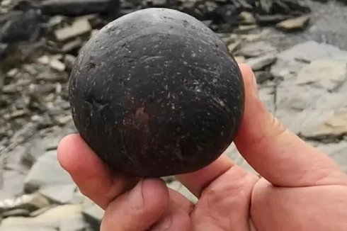 Bola Batu Misterius Ditemukan di Makam Kuno, Apa Fungsinya?