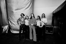 Lirik dan Chord Lagu Smashed Pianos - Blossoms