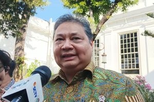 Airlangga Hanya Tersenyum Saat Ditanya soal Candaan Bahlil Rebut Kursi Kapolri 