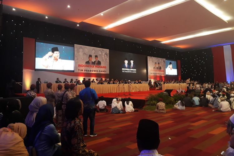 Calon Presiden nomor urut 02 Prabowo Subianto dalam acara pidato kebangsaaan di Dyandra Convention Hall, Surabaya, Jawa Timur, Jumat (12/4/2019).