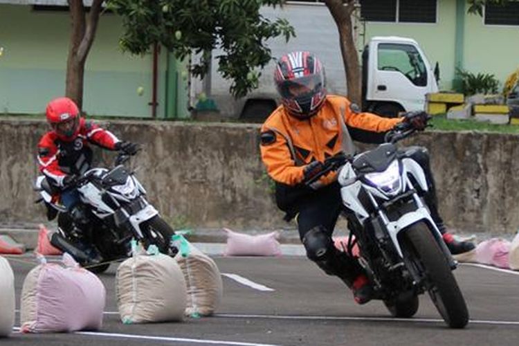 Komunitas pengguna Honda CB150R Streetfire dijari pentingnya ilmu balap.