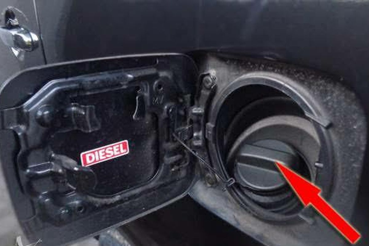 Tutup tangki mobil mesin diesel