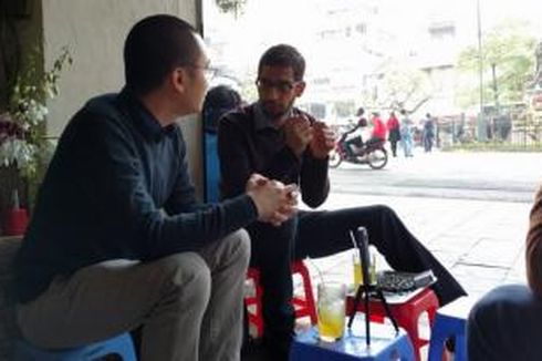 Di Vietnam, CEO Google Nongkrong Pakai Kursi Plastik
