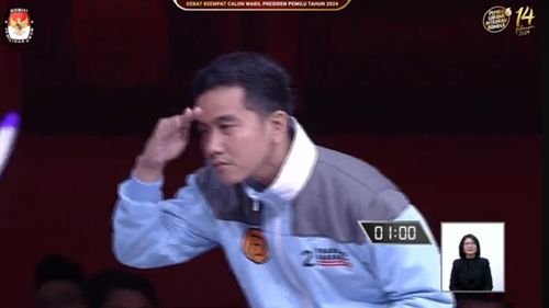 Momen Aksi Panggung Gibran Tanggapi Mahfud soal "Greenflation": Saya Nyari-nyari Jawabannya..