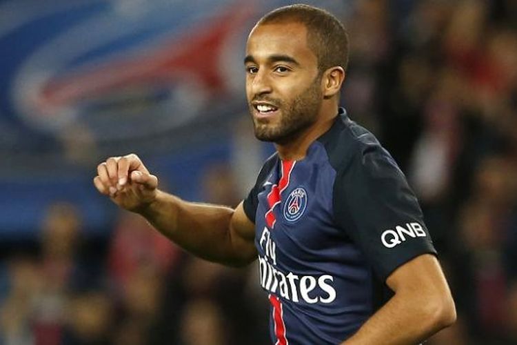 Gelandang Paris Saint-Germain, Lucas Moura, melakukan selebrasi usai membobol gawang Toulouse pada laga lanjutan Ligue 1 di Stadion Parc des Princes, pada 7 November 2015.