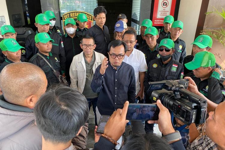 Pengurus Dewan Pimpinan Wilayah (DPW) Partai Kebangkitan Bangsa (PKB) Jawa Barat melaporkan mantan Sekretaris Jenderal PKB Lukman Edy ke Polda Jawa Barat, Selasa (6/8/2024).
