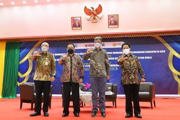 Seminar nasional dengan tema Menuju Pusat Studi Arsip Kebencanaan Dunia yang diselenggarakan secara hybrid pada Jumat (22/10/2021).