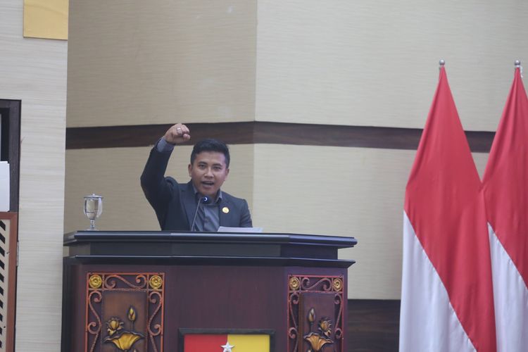 Sekretaris Fraksi PKB DPRD Jember Nurhuda Candra Hidayat sampaikan pandangan fraksi dalam paripurna, Kamis (7/8/2025).