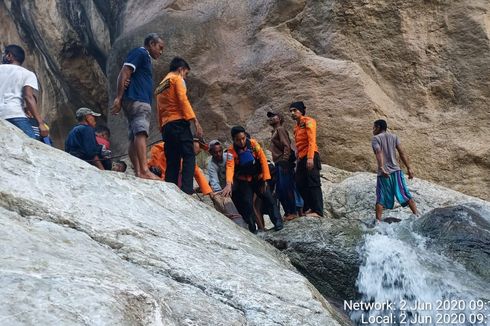 Cerita Tim SAR Cari Jenazah Wanita Terpeleset Saat Swafoto di Pinggir Jurang, Ikuti Aliran Sungai hingga Menyelam