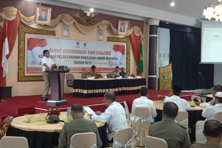 Gubernur Sumbar Irwan Prayitno saat membuka rakor pemilu serentak,  Rabu (20/2/2019)  di auditorium Gubernur Sumatera Barat