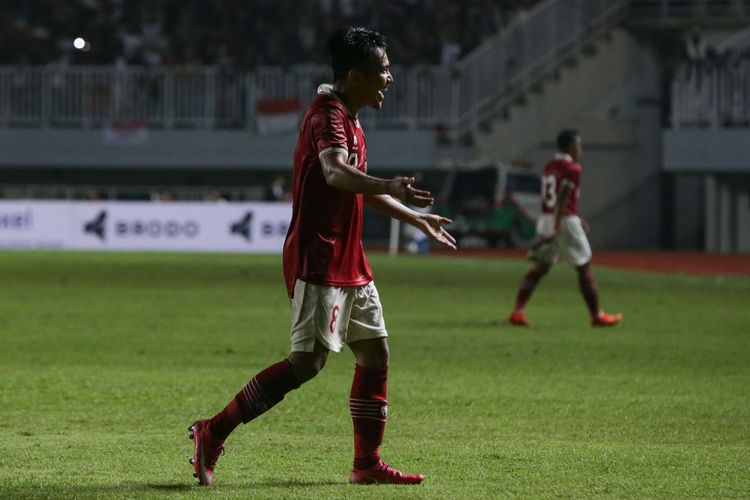 Pemain timnas Indonesia Witan Sulaeman berselebrasi usai Indonesia membobol gawang Curacao pada laga kedua FIFA Matchday di Stadion Pakansari, Kabupaten Bogor, Selasa (27/9/2022). Timnas Indonesia menang dengan skor 2-1.