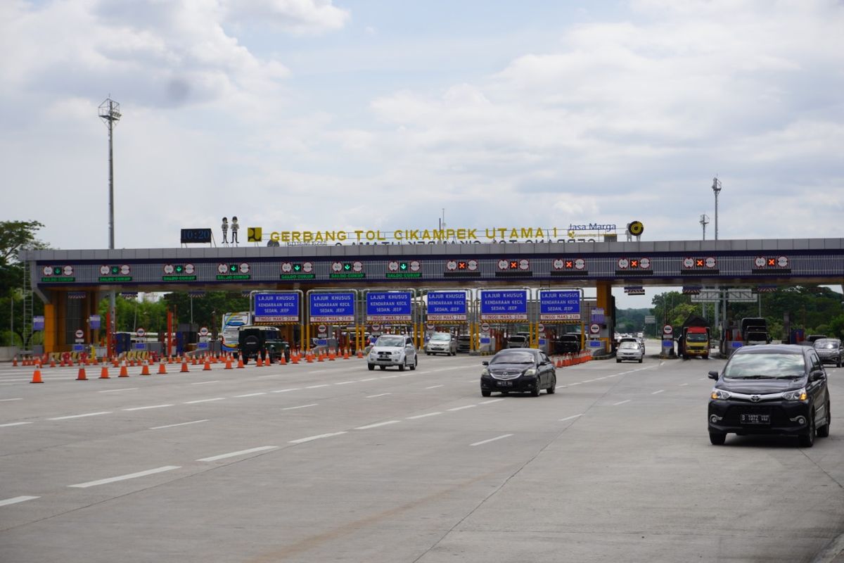 Gerbang Tol Cikampek Utama 1, Jalan Tol Jakarta-Cikampek