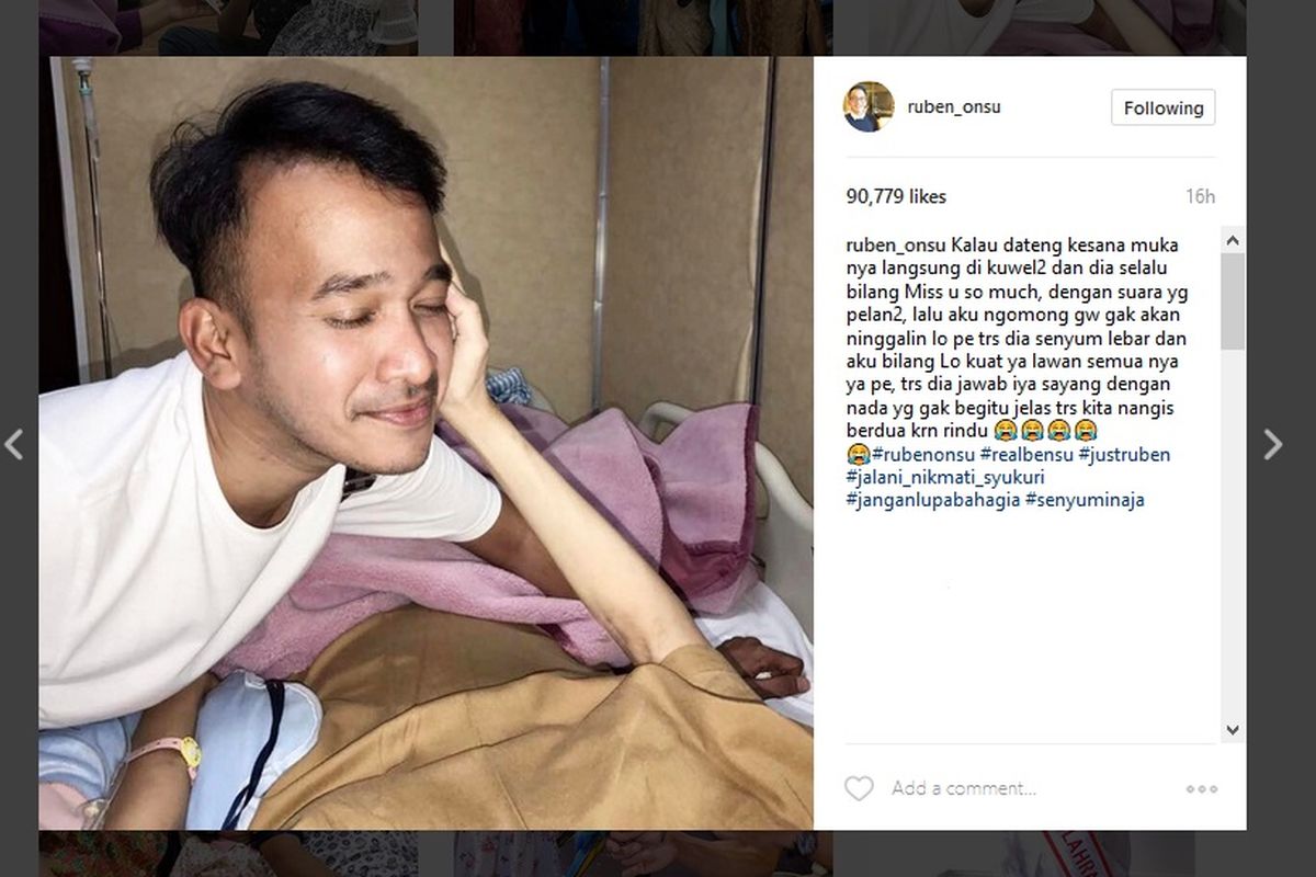 Pembawa acara Ruben Onsu membesuk sahabatnya, Julia Perez, yang sedang dirawat di RSCM, Jakarta. Foto ini diunggah Ruben di akun Instagramnya.