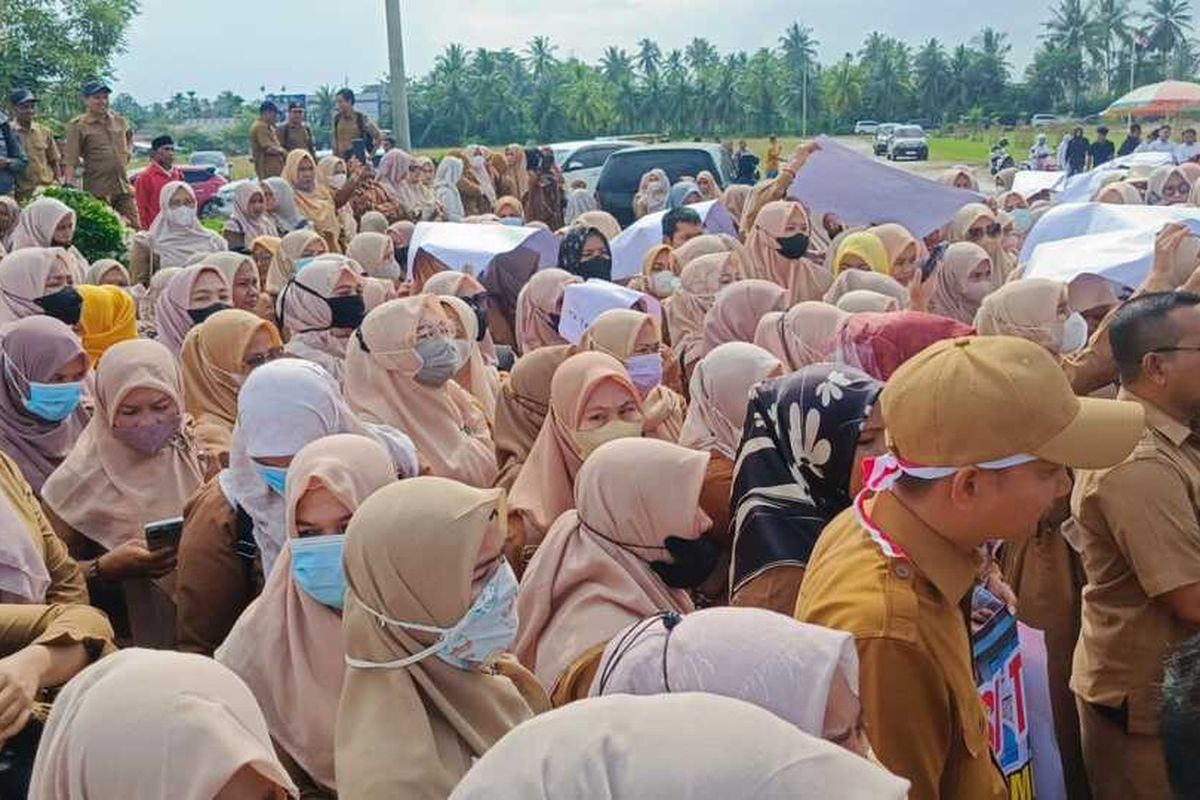 Ribuan Tenaga Honorer Demo Kantor Pj Bupati Aceh Utara, Tuntut Status PPPK