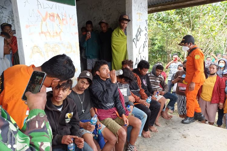 Foto : Tim SAR gabungan berhasil menemukan tujuh pemuda yang hilang di hutan lindung Golo Lusang Kabupaten Manggarai, NTT, Manggarai,19/07/2021. 