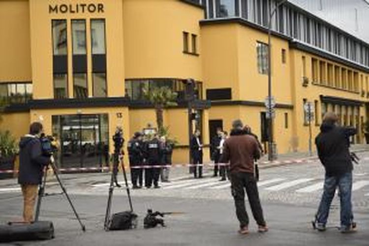 Kepolisian Prancis menutup Hotel Molitor yang menjadi penginapan timnas Jerman karena ancaman bom, Jumat (13/11/2015).