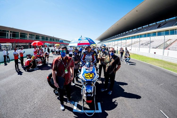 Pebalap Indonesia dari Pertamina Mandalika SAG Stylobike Euvic Team, Dimas Ekky Pratama, tampil pada FIM CEV Moto2 European Championship 2021.