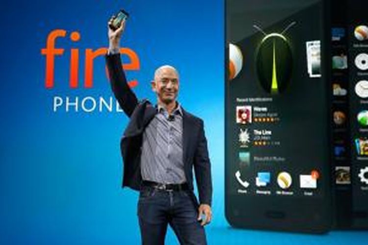 CEO Amazon Jeff Bezos saat memperkenalkan ponsel pintar Fire Phone di Seattle, Amerika Serikat, Rabu (18/6/2014)