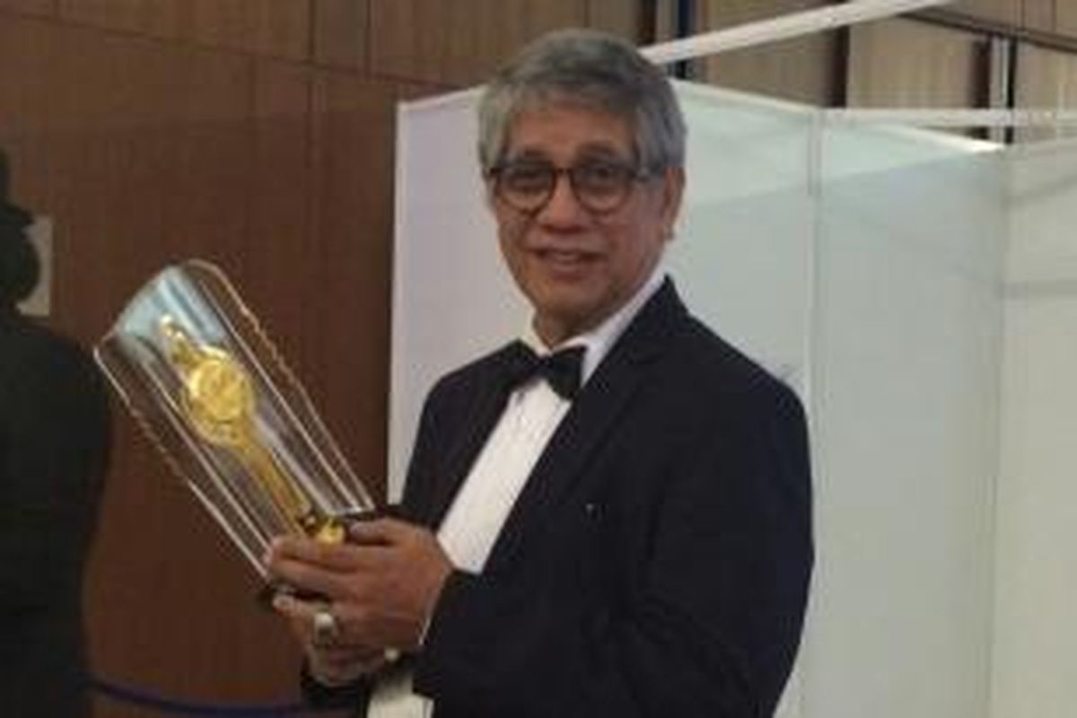 George Kamarullah diabadikan usai menerima  Piala Citra Lifetime Achievement FFI 2015, di ICE BSD, Tangerang, Banten, Senin (23/11/2015) malam.