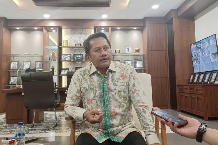 Pengusaha Joko Suranto beri masukan kepada Menteri Perdagangan yang baru Zulkifli Hasan. Di tangan Zulkifli Hasan, ia yakni persoalan minyak goreng dan industri lainnya bisa terselesaikan.