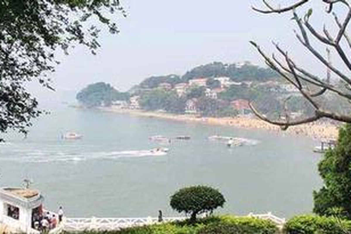 Sisi lain pemandangan Gulangyu Island, Xiamen, Fujian, China.