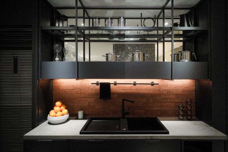 Produk kitchen sink BLANCO SILGRANIT BLACK diaplikasikan pada tema dapur minimalis. BLANCO memiliki wastafel dan kran dapur berwarna hitam yang tengah tren dapur saat ini. 