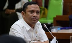 Obat Sirup Diduga Picu Gangguan Ginjal Akut, DPR Dorong Pemerintah Cari Pihak yang Bertanggung Jawab