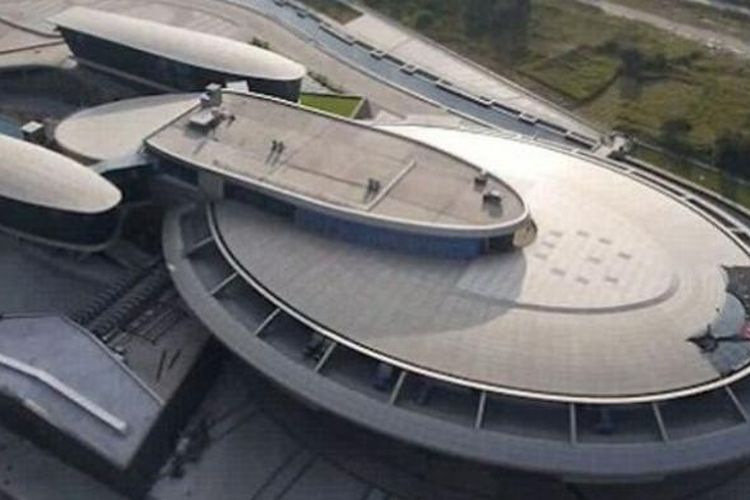Konglomerat internet China, Liu Dejian membangun kantor perusahaan dengan bentuk kapal angkasa luar Enterprise yang biasa muncul dalam film seri Star Trek.
