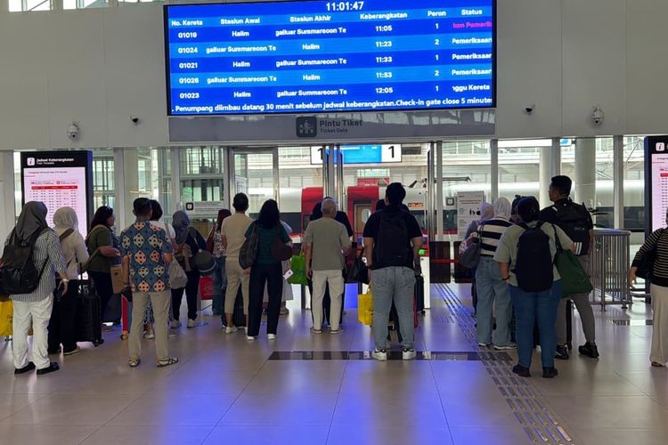 Arus Balik Long Weekend, KCIC Tambah 6 Perjalanan Whoosh ke Jakarta