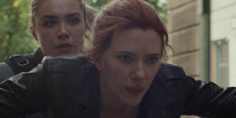 Aksi Scarlett Johansson dan Florence Pugh dalam film Black Widow