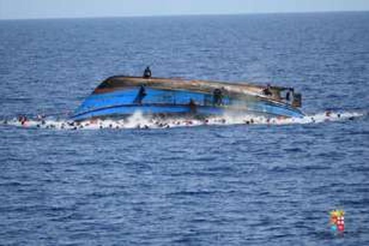 Kapal migran terbalik dan tenggelam di Laut Mediterania