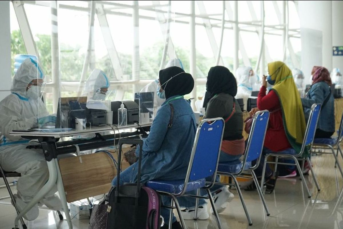 Bandara Juanda Surabaya menerima kedatangan pelaku perjalanan luar negeri (PPLN), khususnya Pekerja Migran Indonesia (PMI).