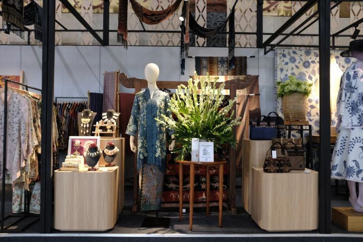  Booth Sarinah di pameran Adiwastra Nusantara 2022.