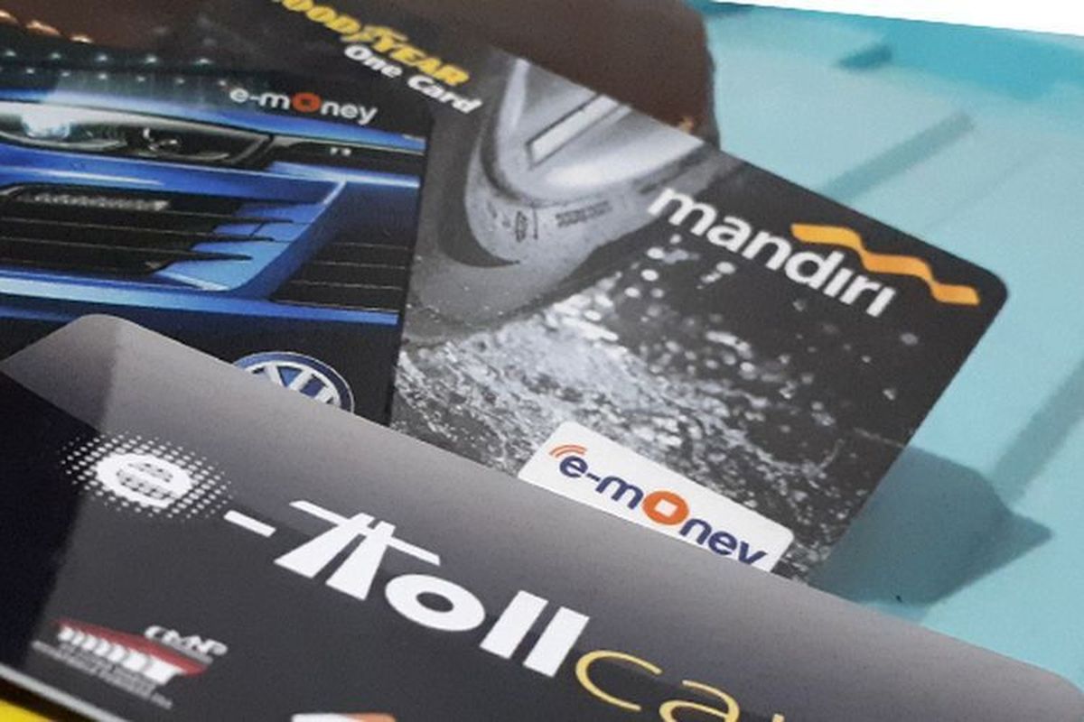 Cara cek saldo e-Money atau kartu elektronik Bank Mandiri melalui aplikasi Livin' by Mandiri.