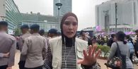 Zaskia Adya Mecca Hadir di Demo Bundaran HI, Bawa Ambulans dan Logistik untuk Massa Aksi