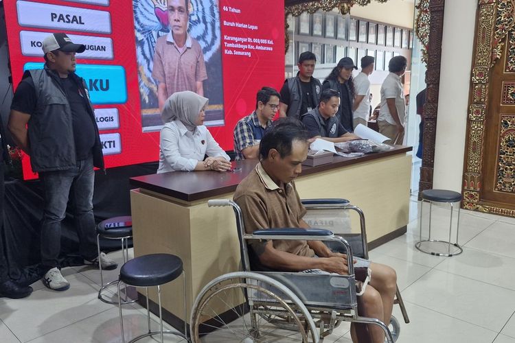 Pelaku bernama Muhnawi (46) dihadirkan dalam jumpa pers di Mapolrestabes Semarang, Kamis (25/4/2024).