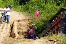 Jembatan Ambruk, Satu Truk Tercebur ke Sungai