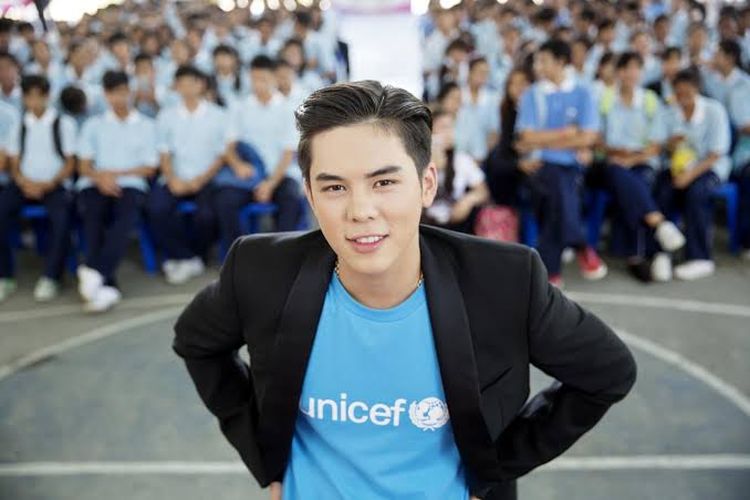 Aktor Thailand Peach Pachara saat di acara UNICEF.